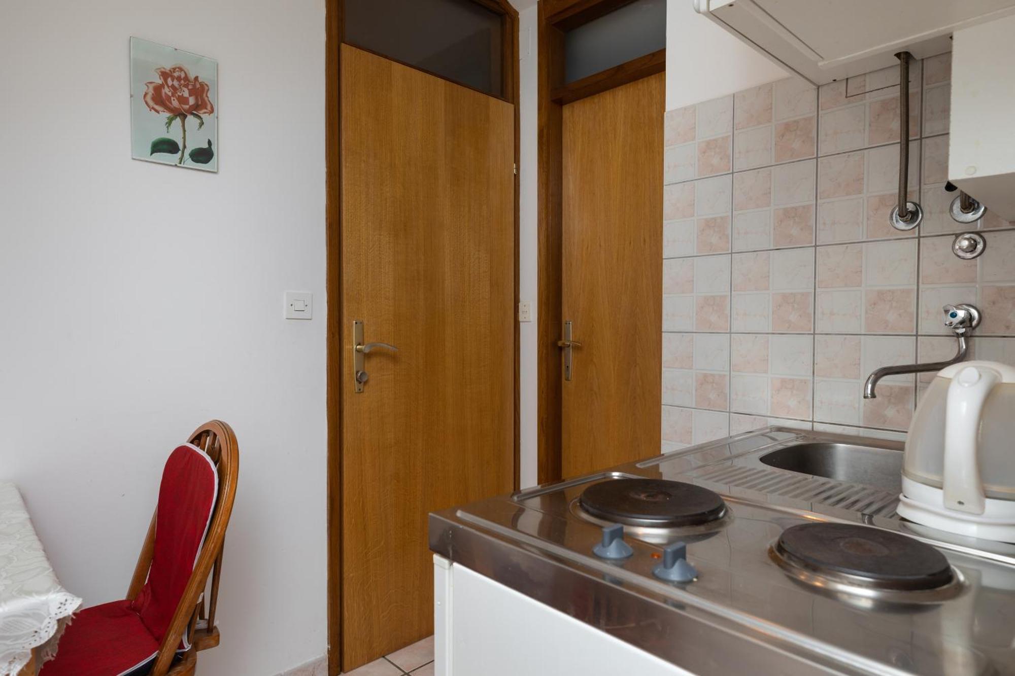 Apartments By The Sea Sumpetar, Omis - 11462 Jesenice  Room photo