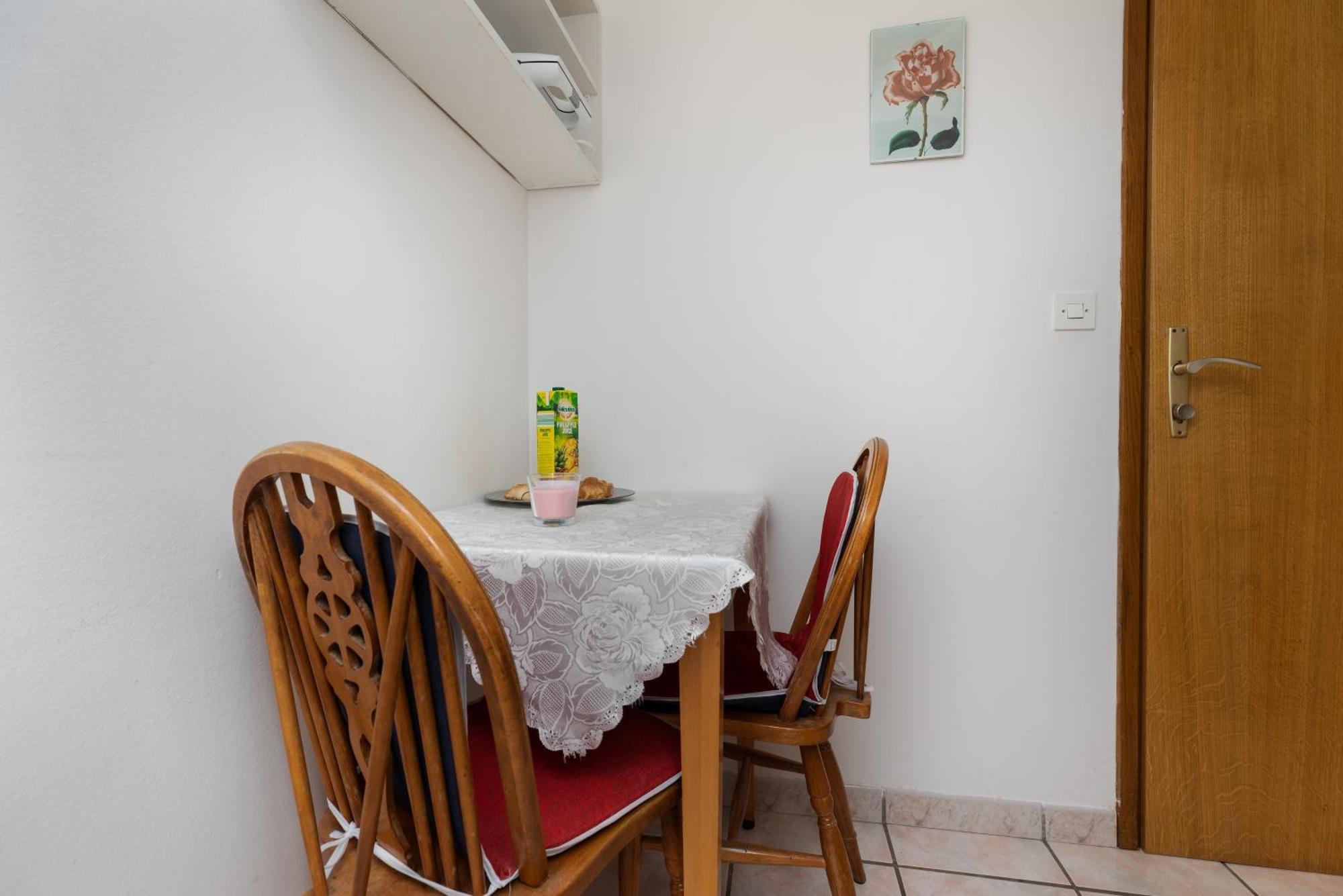 Apartments By The Sea Sumpetar, Omis - 11462 Jesenice  Room photo